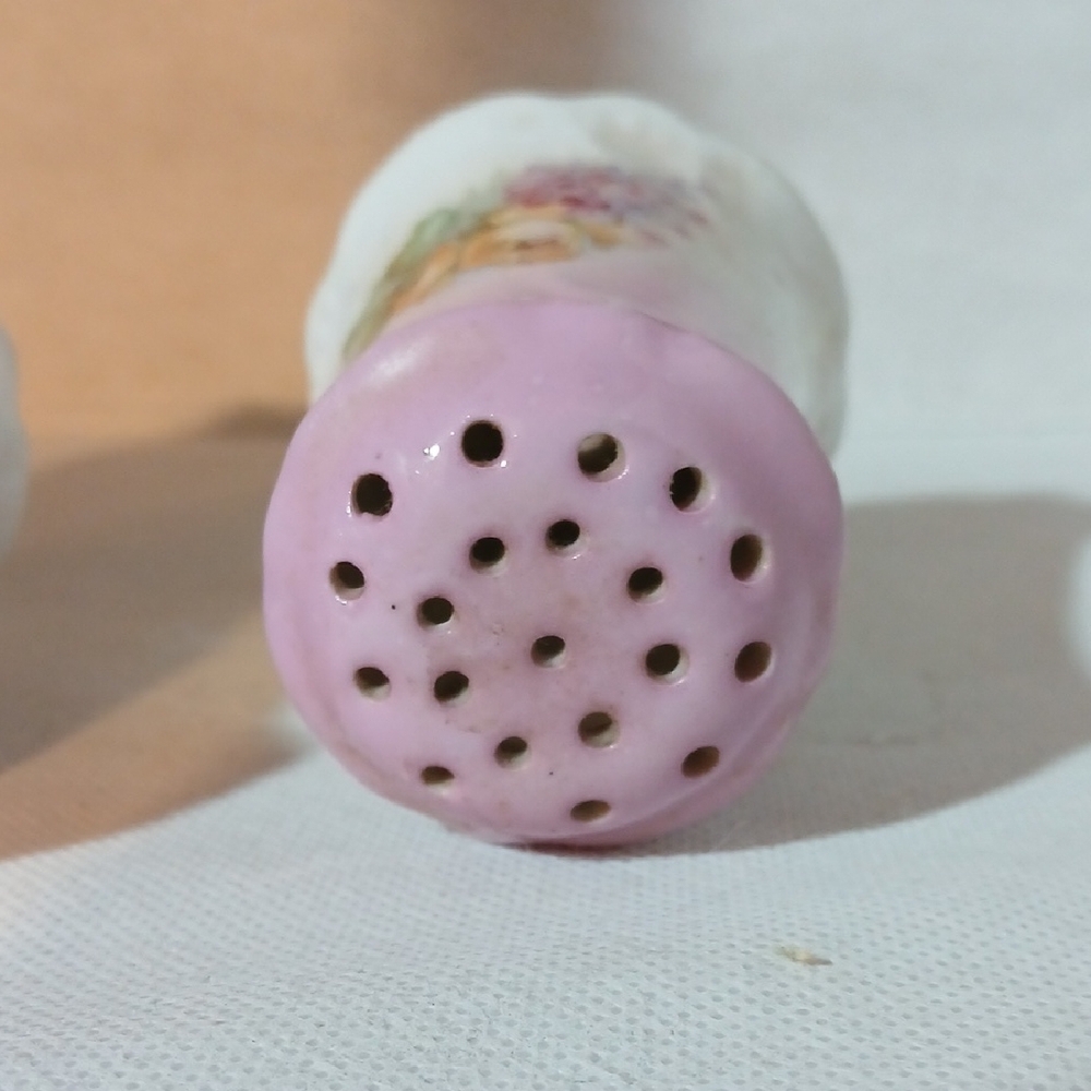 Vintage Floral Pink and White Salt and Pepper Shakers - Picture 7 of 7